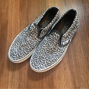 Vans slip on black and white micro cheetah print • womens 7.5 mens 6